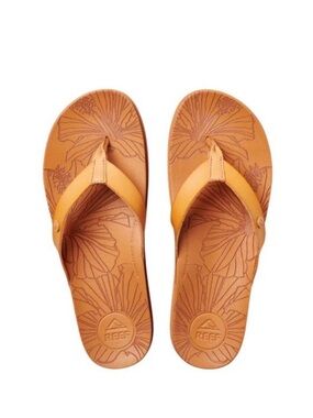 NWT- REEF Women’s Cushion Porto Cruz Sandals - Natural - Size 8